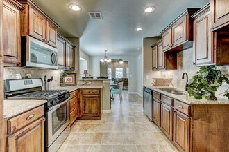 8905 SW 55th St-Unit -Unit B in Oklahoma City, OK - Foto de edificio - Building Photo