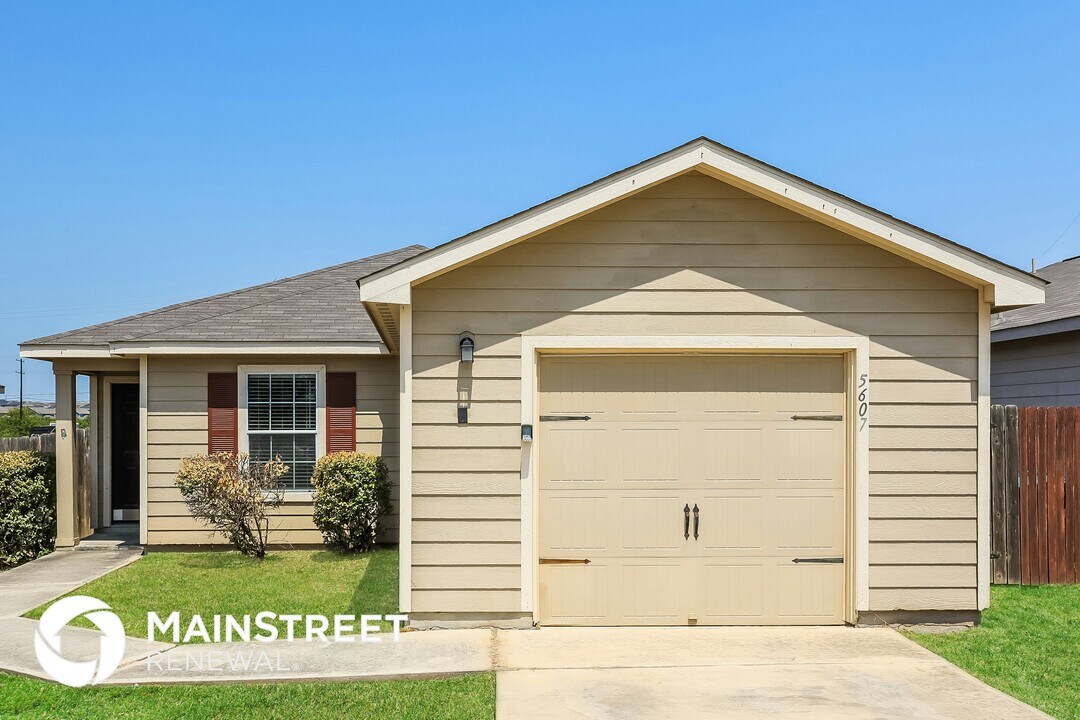 5607 Forest Canyon in San Antonio, TX - Building Photo