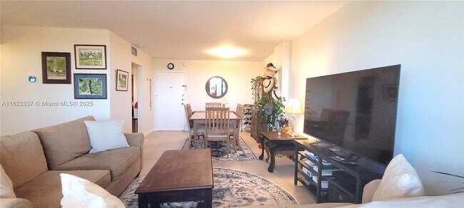 2450 NE 135th St in North Miami, FL - Building Photo - Building Photo