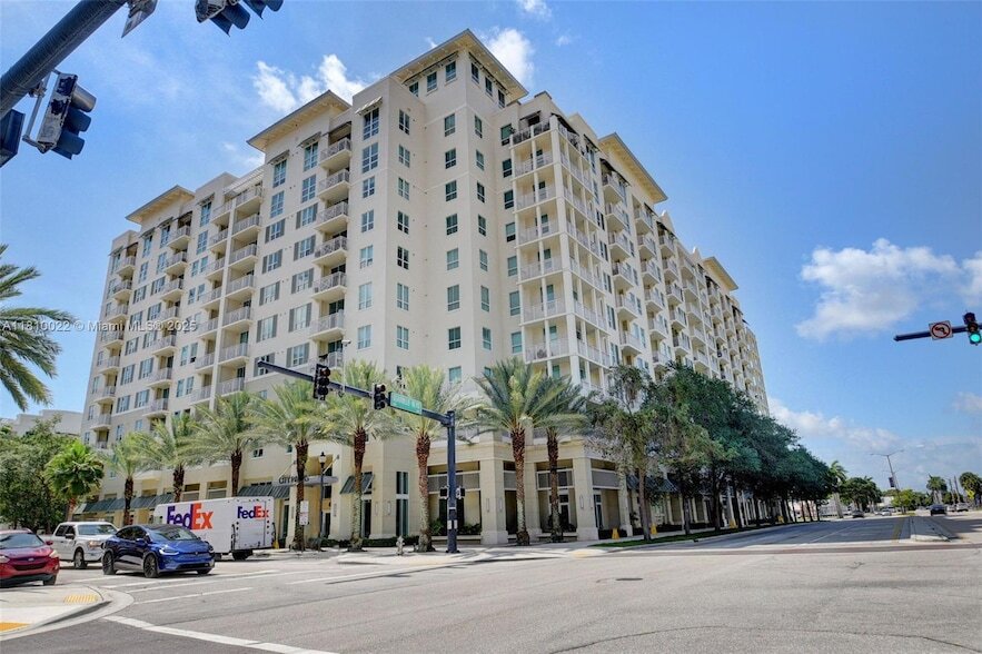 480 Hibiscus St, Unit 325 in West Palm Beach, FL - Building Photo