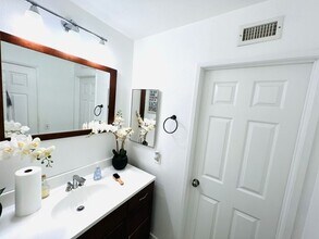 1802 Alscot Ave in Simi Valley, CA - Building Photo - Building Photo
