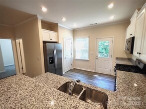 7135 Thornrose Dr in Charlotte, NC - Building Photo - Building Photo