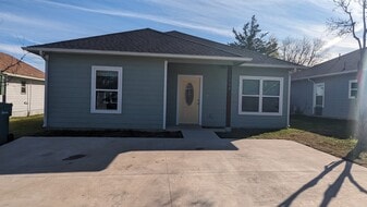 1014 E Epstein St in Sherman, TX - Building Photo