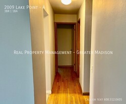 2009 Lake Point Dr in Madison, WI - Building Photo - Building Photo