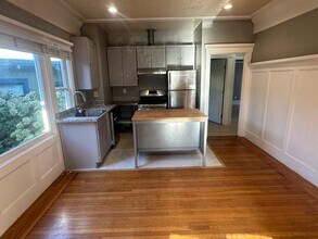 5480 Vicente Way in Oakland, CA - Building Photo - Building Photo