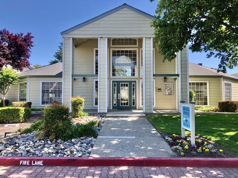 Parkside Apartments in Sacramento, CA - Foto de edificio