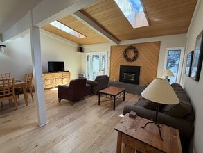 2833 Kinnickinnick Rd in Vail, CO - Building Photo - Building Photo