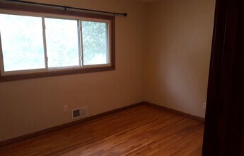 1749 Dixon Dr in St. Paul Park, MN - Building Photo - Building Photo