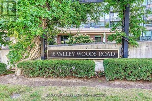 18 Valley Woods Rd in Toronto, ON - Building Photo
