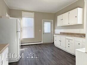 229 Center St, Unit 1 in Mankato, MN - Foto de edificio - Building Photo