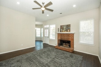 Room in House on Kentshire Cir in Plano, TX - Building Photo - Building Photo