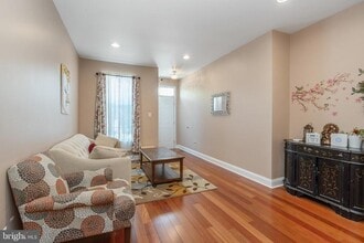 802 Yarrow Cir in Dayton, NJ - Building Photo - Building Photo