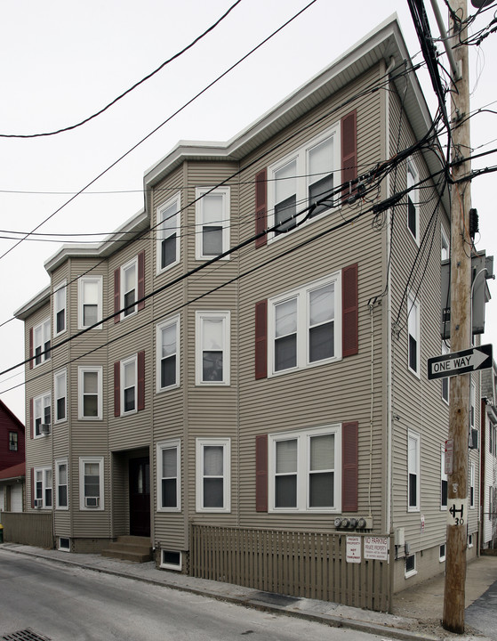 5 Mountain St in Providence, RI - Building Photo