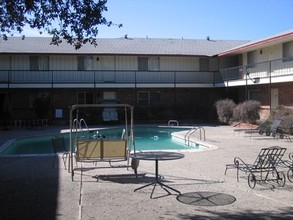 Mesilla Manor Apartments in Las Cruces, NM - Foto de edificio - Building Photo