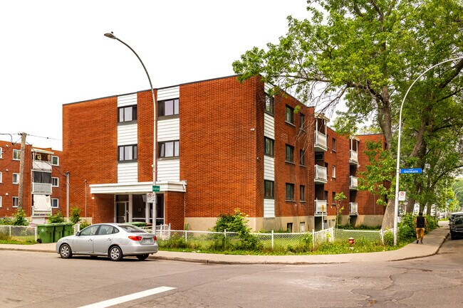 12301 Germain Av in Montréal, QC - Building Photo - Building Photo