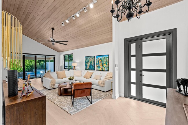 property at 2514 Windsor Way Ct