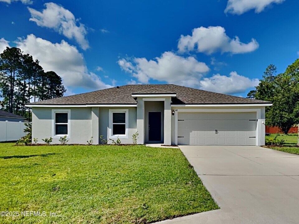 42 Rickenbacker Dr in Palm Coast, FL - Building Photo