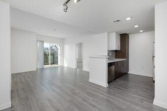 Vues on Gordon in Los Angeles, CA - Building Photo - Interior Photo