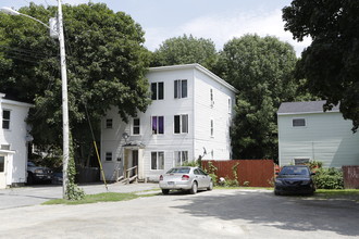 21-23 Washington St in Augusta, ME - Foto de edificio - Building Photo