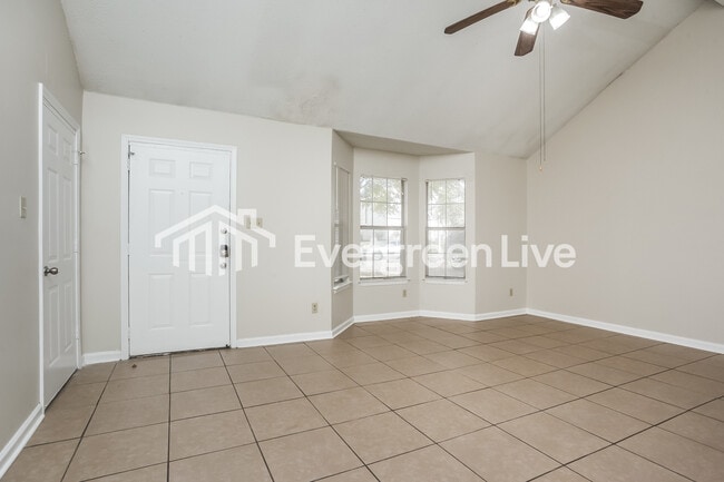 5841 Hickory Cmns in Memphis, TN - Building Photo - Building Photo