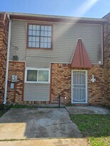 5159 Bayouview Ct in New Orleans, LA - Building Photo