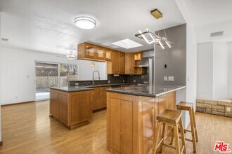 5164 Don Pio Dr in Los Angeles, CA - Building Photo - Building Photo
