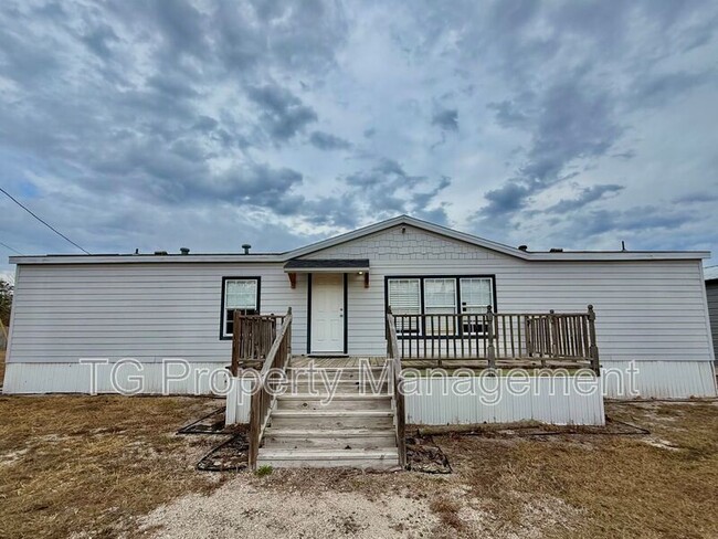 1760 Freedom Dr in Middleburg, FL - Building Photo - Building Photo