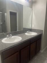 6357 Shore Vista Pl in Apollo Beach, FL - Foto de edificio - Building Photo