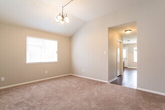 32123 Decker Oaks Dr in Pinehurst, TX - Building Photo - Building Photo