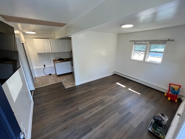 32 Wintergreen Dr, Unit 1 in Coram, NY - Building Photo - Building Photo
