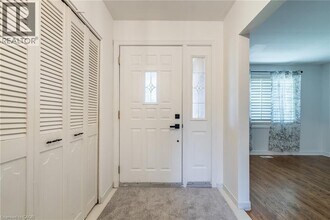 9 Dianne Ct in Hamilton, ON - Building Photo - Building Photo