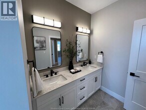 2380 Dominion Blvd in Windsor, ON - Building Photo - Building Photo