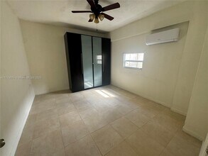 12520 W Randall Park Dr in Miami, FL - Building Photo - Building Photo