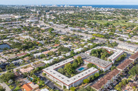 Kings Park Condominium in Fort Lauderdale, FL - Foto de edificio - Building Photo