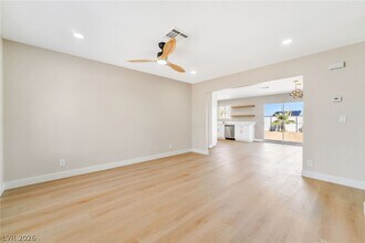 517 Longtree Ave in Henderson, NV - Building Photo - Building Photo