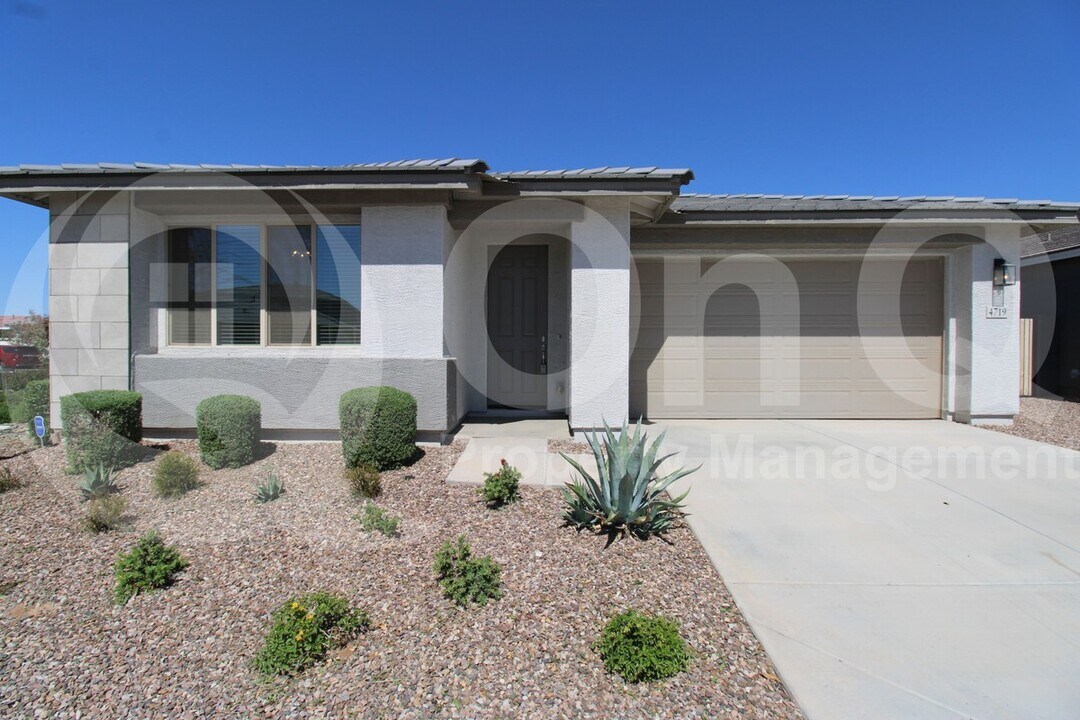 4719 S Carver in Mesa, AZ - Foto de edificio