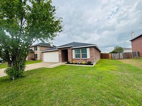 8119 Lost Canyon Trail in Arlington, TX - Building Photo - Building Photo