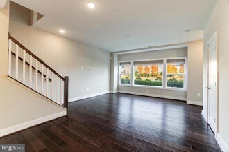 44752 Tiverton Sq in Ashburn, VA - Building Photo - Building Photo