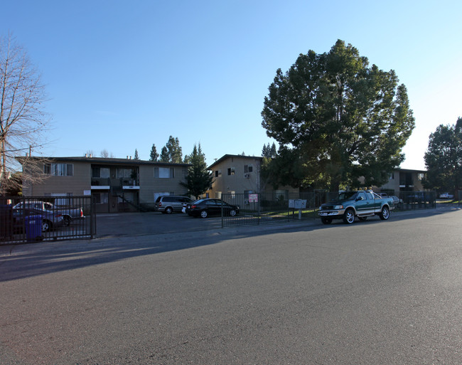 La Rue Apartments in Rancho Cordova, CA - Building Photo - Building Photo