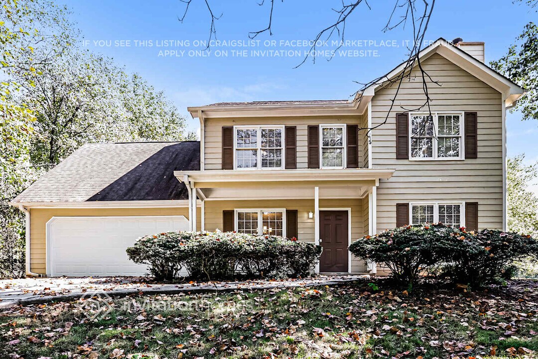 6735 Crossview Dr in Cumming, GA - Building Photo