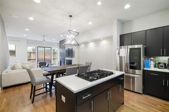 4618 Cedar Springs Rd in Dallas, TX - Building Photo - Building Photo