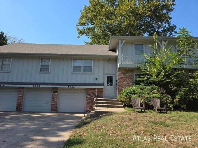 8424 Travis Ln in Overland Park, KS - Building Photo - Building Photo