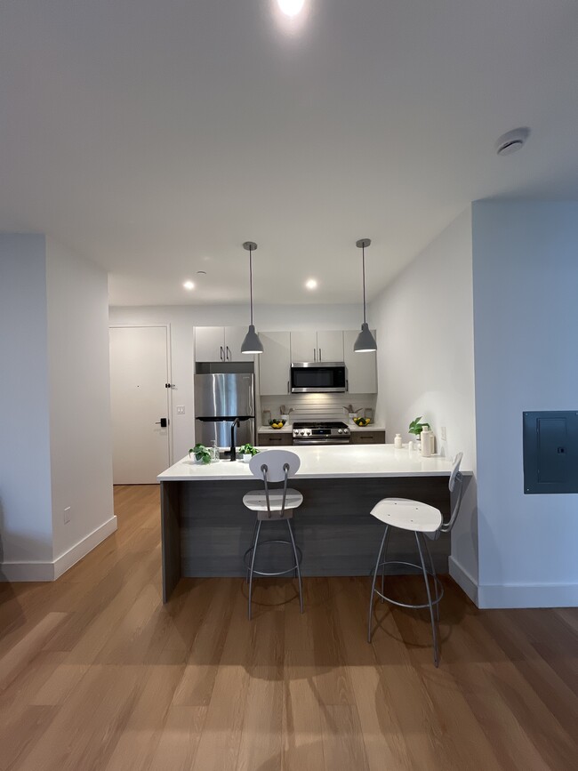 543 Martin Luther King Jr Dr, Unit 306 in Jersey City, NJ - Building Photo - Building Photo