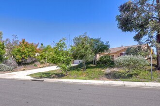 1502 Sheridan Pl in Escondido, CA - Building Photo - Building Photo