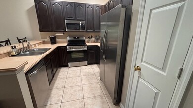831 Pine Pointe Ln in Orlando, FL - Building Photo - Building Photo