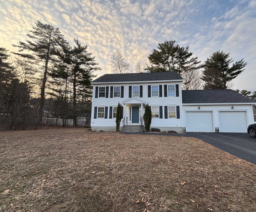 15 Folly Mill Rd in Seabrook, NH - Building Photo