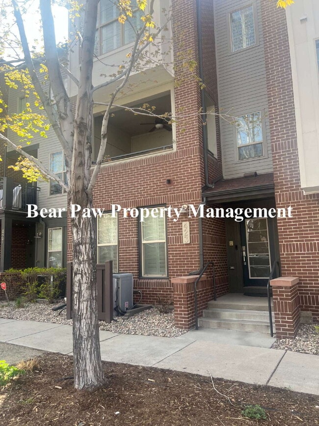 property at 423 S Reed Ct