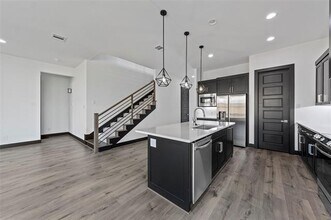 1302 Genoa Cir in Garland, TX - Foto de edificio - Building Photo