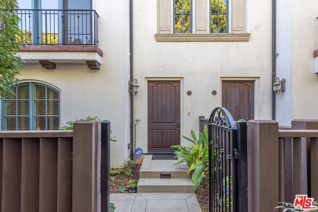 1619 Artesia Blvd in Manhattan Beach, CA - Building Photo - Building Photo