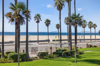 334 Surfside Dr in Port Hueneme, CA - Building Photo - Building Photo